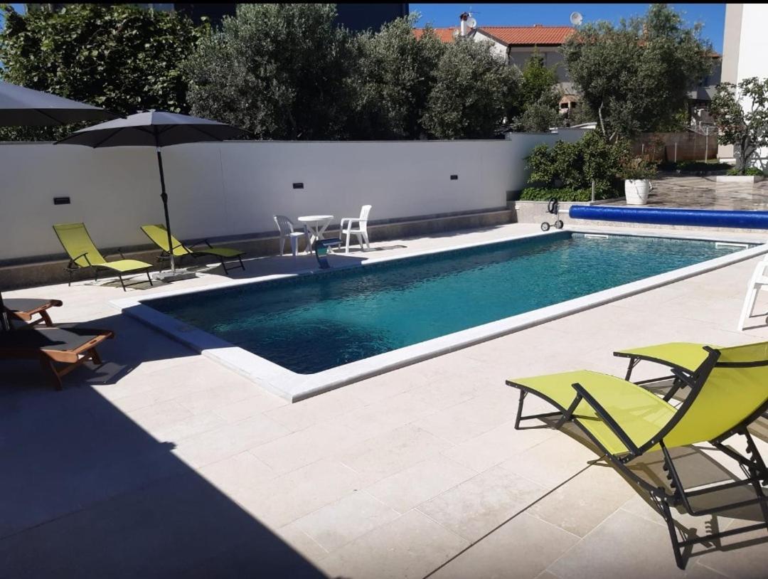 Apartments Ivana With The Pool Rovinjsko Selo Exteriör bild